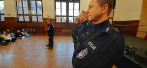 Policjanci podczas spotkania z młodzieżą