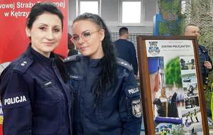Policjantki podczas targów pracy