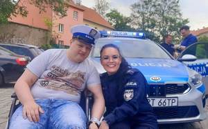 Policjanci na spotkaniu z podopiecznymi kętrzyńskiego domu wsparcia