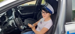Podopieczna kętrzyńskiego domu wsparcia w radiowozie