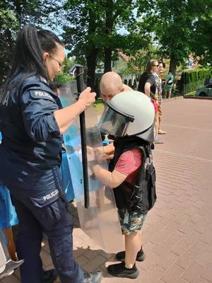 Policjanci na festynie rodzinnym