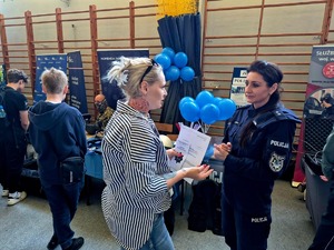 Funkcjonariusze na Targach Pracy i Edukacji
