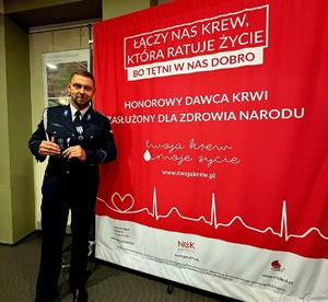 asp. Paweł Ziółkowski odbiera odznakę