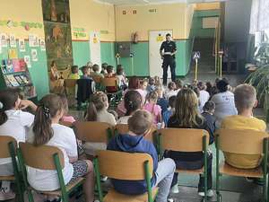 Policjanci na spotkaniu z dziećmi