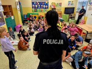 Policjanci na spotkaniu z dziećmi
