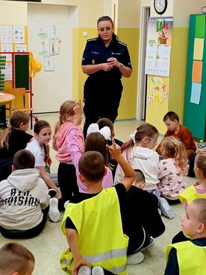 Policjanci na spotkaniu z dziećmi