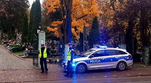 Policjanci w trakcie trwania działań "Wszystkich Świętych” w powiecie kętrzyńskim