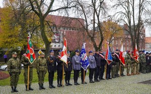 11 listopada poczty sztandarowe na uroczystości