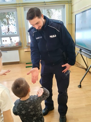 Policjanci na spotkaniu z dziećmi