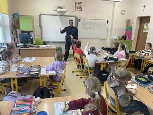 Policjanci na spotkaniu z dziećmi