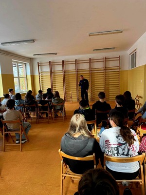 spotkanie policjantów  z młodzieżą w Reszlu