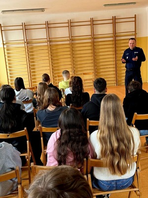 spotkanie policjantów  z młodzieżą w Reszlu