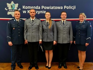 Komendanci KPP w Kętrzynie oraz awansowani policjanci