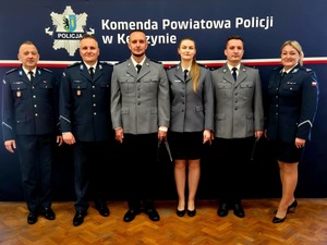 Komendanci KPP w Kętrzynie oraz awansowani policjanci